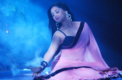 Tampil Sensual di Serial Baru, Tapasya 'Uttaran' Terinspirasi Deepika Padukone