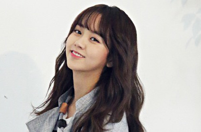 Pakai Rok Mini, Kim So Hyun Makin Seksi Pamer Paha Mulus di Iklan SOUP