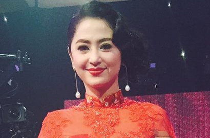 Diajak Duet Penyanyi Asal Kolombia, Dewi Persik Belajar Bahasa Spanyol