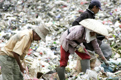 Pemulung di Semarang Temukan Uang Rp 80 Juta Saat Kais Sampah