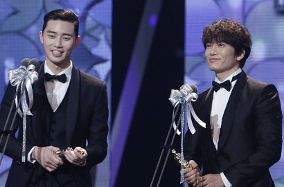 Bertabur Bintang, Ji Sung-Park Seo Joon cs Hadiri Pernikahan Hwang Jung Eum