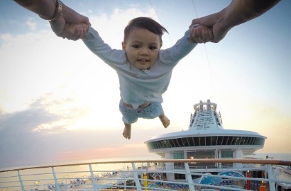 Christian Sugiono Pamer Foto Anak Diangkat Tinggi-Tinggi, Netter Protes