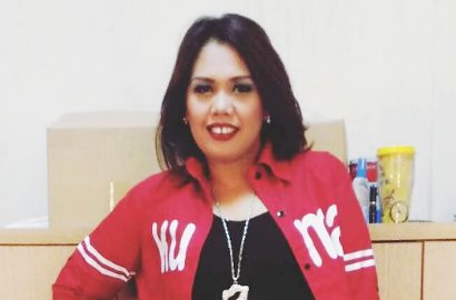 Perut Terlihat Buncit, Ely Sugigi Beneran Sudah Hamil?