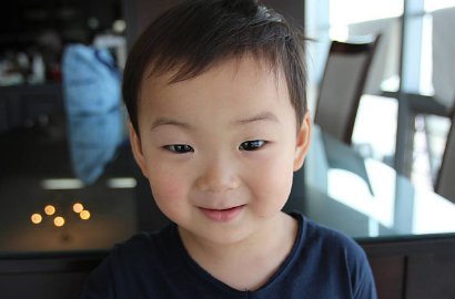 Super Lucu, Begini Ekspresi Minguk Saat Terjebak Sepatu Song Il Gook