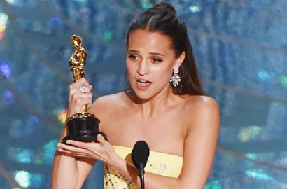 Menang Oscar Pertama, Alicia Vikander Nangis Kalahkan Kate Winslet-Rooney Mara