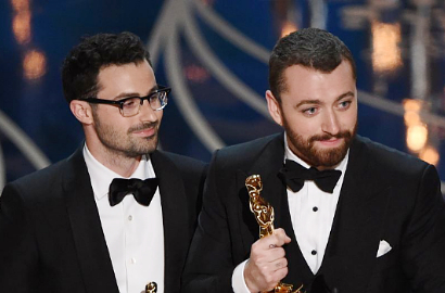 'Writing's On The Wall' Menang Oscar, Sam Smith Dedikasikan Piala untuk LGBT