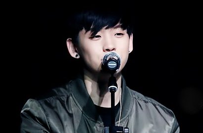 Waduh, JYP 'Tendang' Junhyuk DAY6 Gara-Gara Ketahuan Pacari Fans?