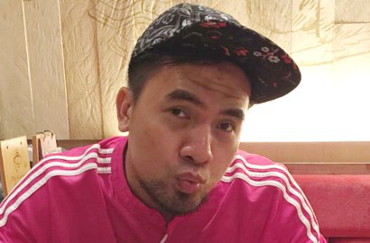 Saiful Jamil Bantah Kenal Dekat, AW Siapkan Bukti Foto