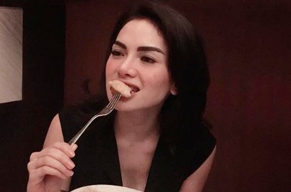 Diizinkan Tampil Seksi oleh Samuel Rizal, Nikita Mirzani Pamer Belahan Dada