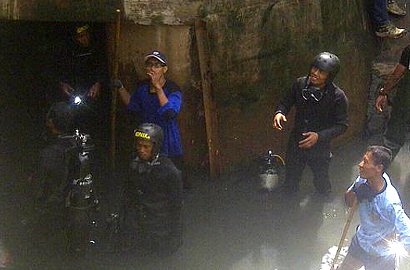 Cari Kulit Kabel di Saluran Air, Ini Temuan Pasukan Katak TNI