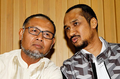 Jaksa Agung Hentikan Sementara Kasus Abraham Samad-Bambang Widjiojanto