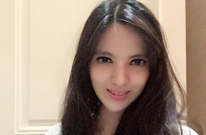 Dikelilingi Cowok, Nia Ramadhani Super Seksi di Pesta Ultah Raline Shah