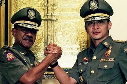 Asyik Selfie, Pasha Sampai Harus Diingatkan Istri Saat Acara Seremoni
