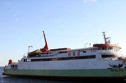 Isak Tangis Warnai Tenggelamnya Kapal di Selat Bali, 71 Orang Ditemukan