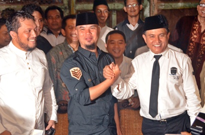 Meski Saingan, Ahmad Dhani dan Yusril Ihza Saling Lempar Pujian