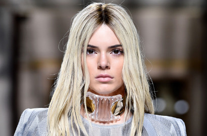 Kesal dan Merasa Terganggu, Kendall Jenner Amuk Paparazzi di Paris