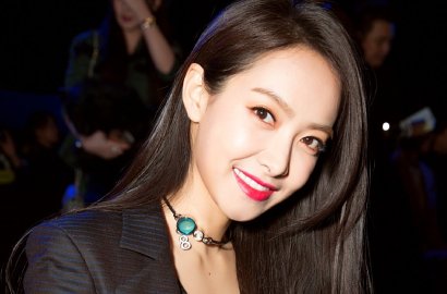 Kelewat Seksi, Victoria f(x) Pamer Busana Berbelahan Dada Rendah di Paris