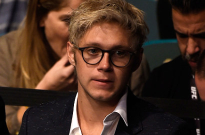 Ups, Niall Horan 1D Tertangkap Kamera Kencing Sembarangan Usai Pesta
