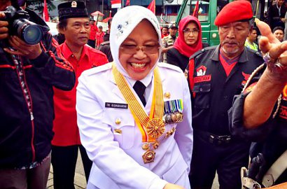 Wow, Bu Risma Siapkan Aplikasi Smartphone untuk Pelayanan Publik Surabaya