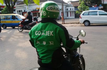 Bikin Heboh, Beredar Video Debat Hebat Pengemudi Gojek dan Polisi