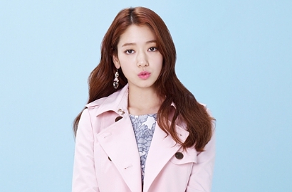 Seksi Pakai Gaun Berenda, Park Shin Hye Pamer Paha Mulus di Foto Elle