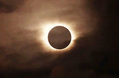 Ini Penjelasan LAPAN Terkait Fenomena yang Kita Lihat Saat Gerhana Matahari