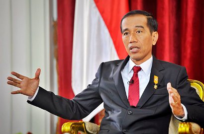 Posting Foto Lihat GMT, Netter Salah Fokus ke Kacamata dan Sarung Jokowi