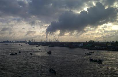 Gerhana Matahari Total di Palembang Tertutup, Warga Salahkan PT Pusri