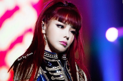 Lama Menghilang, Wajah Park Bom 2NE1 Disebut Makin Aneh di Foto Ini