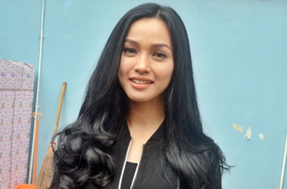 Tinggal di Malaysia, Tya Arifin Belajar Urus Suami