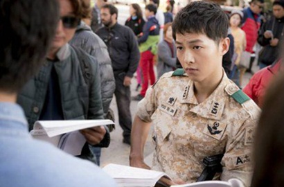 Kru 'Descendant of the Sun' Buka-Bukaan Soal Tingkah Song Joong Ki di Balik Layar