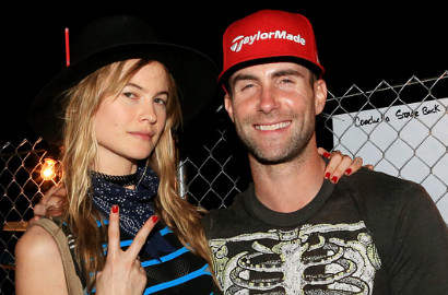 Selamat, Istri Adam Levine Maroon 5 Tengah Hamil Anak Pertama