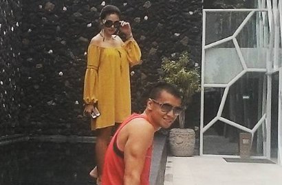 Selfie Bareng Nikita Mirzani, Samuel Rizal Pamer Senyuman