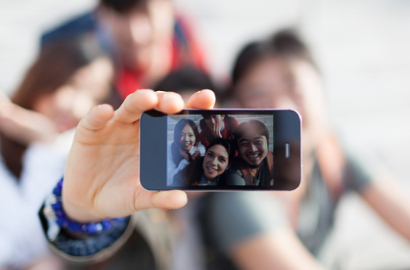 Keasyikan Selfie di Rel, Pelajar Tewas Tersambar Kereta Api