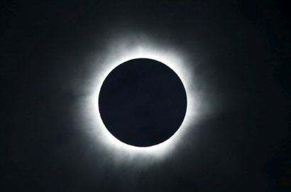 Foto Gerhana Matahari Di Atas Kubah Ini Hebohkan Netter, Kok Bisa?