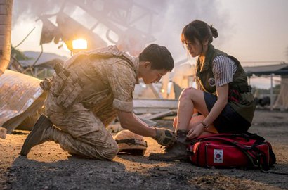 Wow, Serial Song Joong Ki 'Descendants of the Sun' Terjual 22 Miliar di Jepang