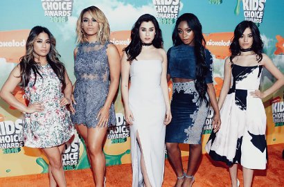 Menang di Kids' Choice Awards 2016, Fifth Harmony Pamer Badan Penuh Slime