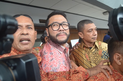 Dikawal 8 Bodyguard, Suami Cathy Sharon Kabur Usai Sidang Perceraian