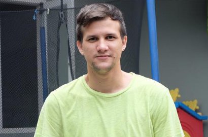 Stuart Collin Pertama Kali Pamer Foto Gendong Anak, Netter Malah Kasihan