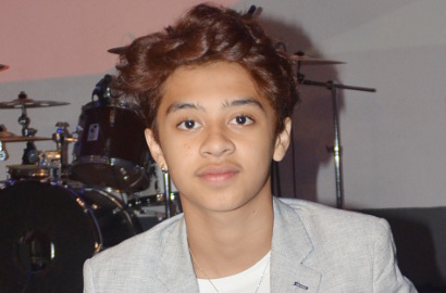 Jadi Habibie Muda di 'Rudy Habibie', Bastian Steel Cupu Ala Remaja 50-an