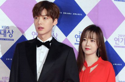 Video Ahn Jae Hyun Ngebet Gandeng Goo Hye Sun di Red Carpet Bikin Gemas