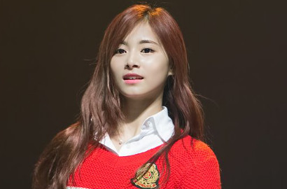 Tzuyu Jadi Sorotan Pakai Kaos Kalimat Vulgar, JYP Langsung Minta Maaf