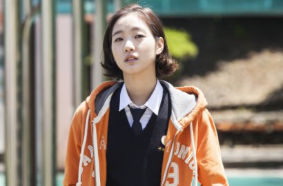 Kental Suasana Musim Semi, Intip Poster 'Grandmother Gyechoon' Kim Go Eun