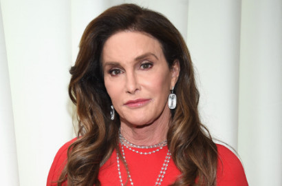 Demi Kris Jenner, Caitlyn Jenner Rela Bikin Video Berendam di Bathtup