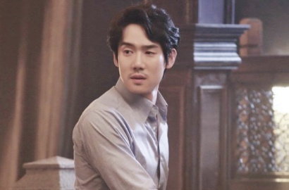 Sambil Tersenyum, Yoo Yeon Seok Pandang Mesra Han Hyo Joo di Foto 'Haeuhhwa'