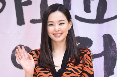 Pamer Dada Seksi di SIA 2016, Honey Lee Malah Disebut Implan Payudara