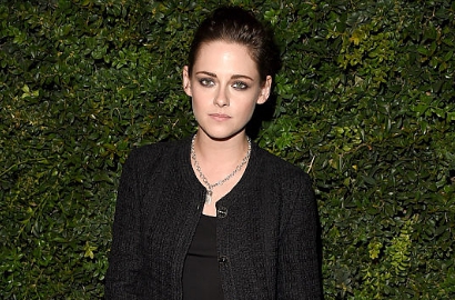 Pamer Kemesraan Lagi, Kristen Stewart dan Ceweknya Ciuman Bibir di Jalanan