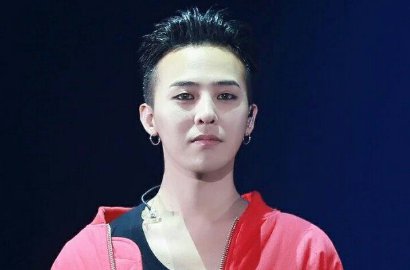 Pegang Bokong G-Dragon Sambil Ketawa, Netter Sebut Fans Ini Sakit Jiwa