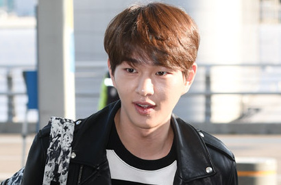 Disambut Histeris di Bali, Fans Khawatir Onew Dikejar Hingga Nyaris Jatuh