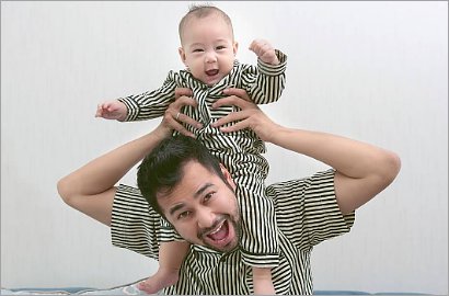 Lucunya Rafathar Putra Raffi Ahmad Gendong Tas, Mau Sekolah?